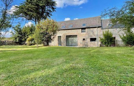 G&icirc;te n&deg;G1219 Montfarville - Manche - vue de la maison du jardin
