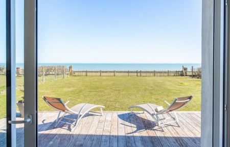 G&icirc;te n&deg;G525 Quin&eacute;ville - Manche - Terrasse sur mer