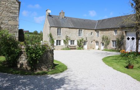 G&icirc;te n&deg;G610 Valcanville - Manche - la cocoterie vue du fond de la cour