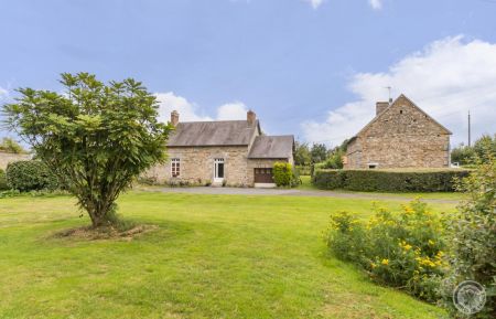 G&icirc;te n&deg;G1196 Hauteville-la-Guichard - Manche - photo