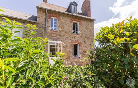 G&icirc;te n&deg;G1251 Pontorson - Manche - photo
