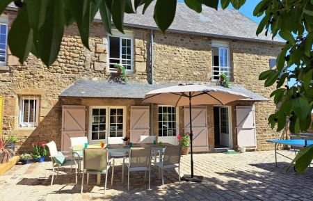 G&icirc;te n&deg;G1370 Le Val-Saint-P&egrave;re - Manche - Terrasse plein sud