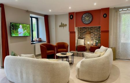 G&icirc;te n&deg;G1219 Montfarville - Manche - Salon avec t&eacute;l&eacute; connect&eacute;e ;