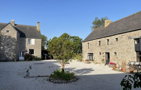 a droite le Gite Gîte n°G1299 Réville - Manche - a droite le Gite
