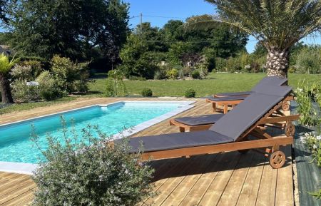 G&icirc;te n&deg;G202 Sottevast - Manche - Piscine pour les g&icirc;tes et son mobilier...