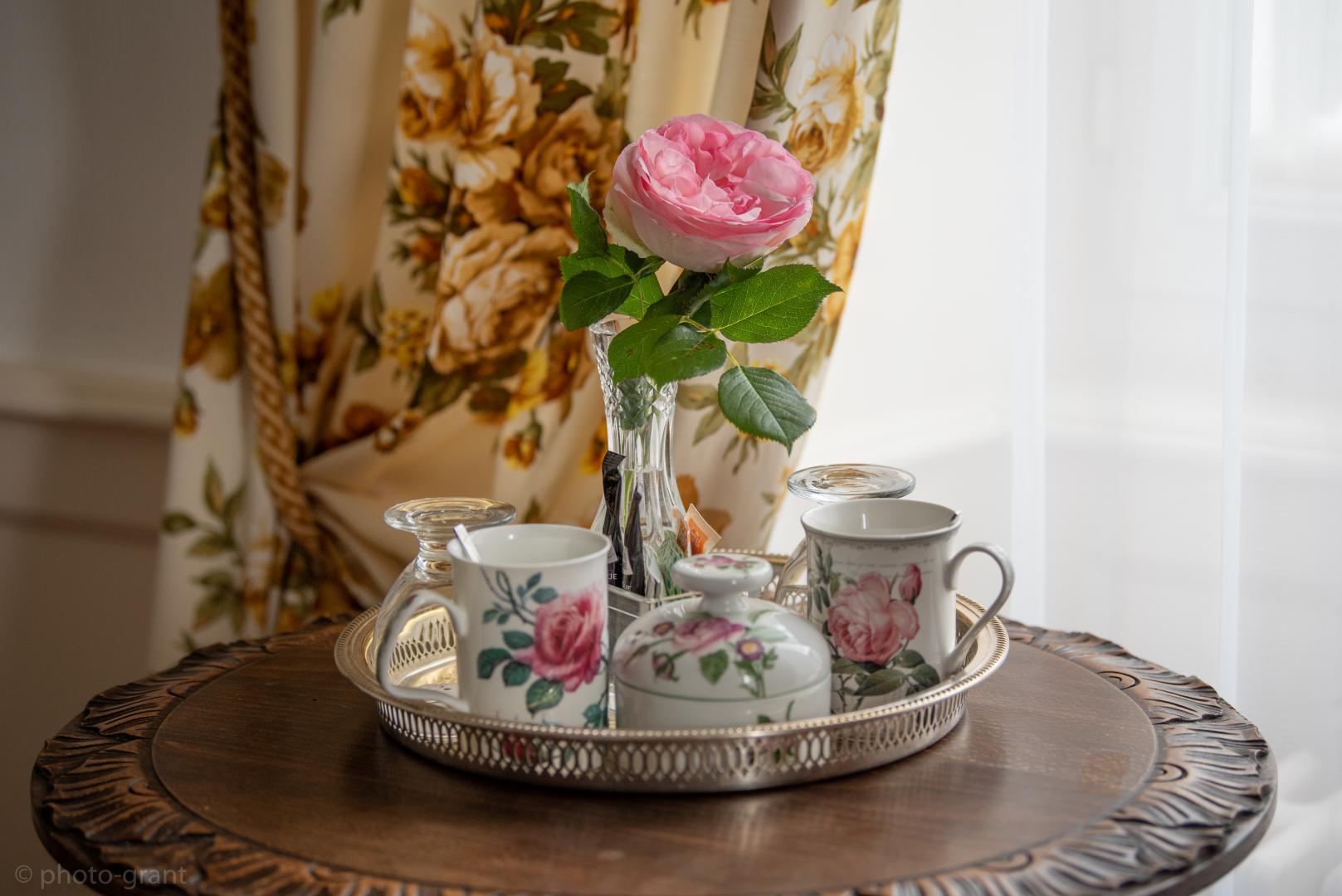 Plateau d'accueil(eau minérale, variété de thés, café, biscuits ou fruits de saison photo 10