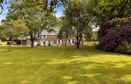 G&icirc;te n&deg;G1121 Bourguenolles - Manche - Grand jardin de 5000 m&sup2;