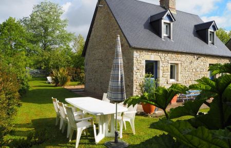 G&icirc;te n&deg;G858 Audouville-la-Hubert - Manche - G&icirc;te au jardin 'Les Gunneras'