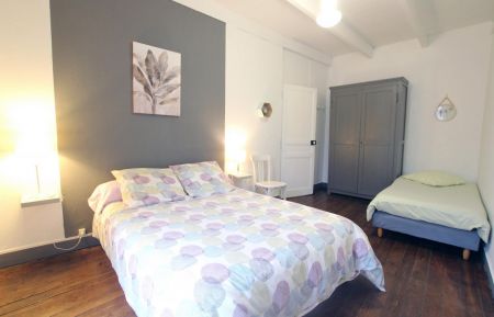 Meubl&eacute; n&deg;H8122 Saint-Vaast-la-Hougue - Manche - Chambre 1 : 3 personnes